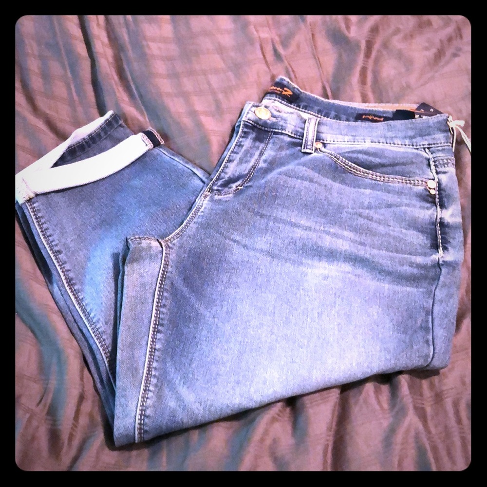 Seven medium wash girlfriend capris